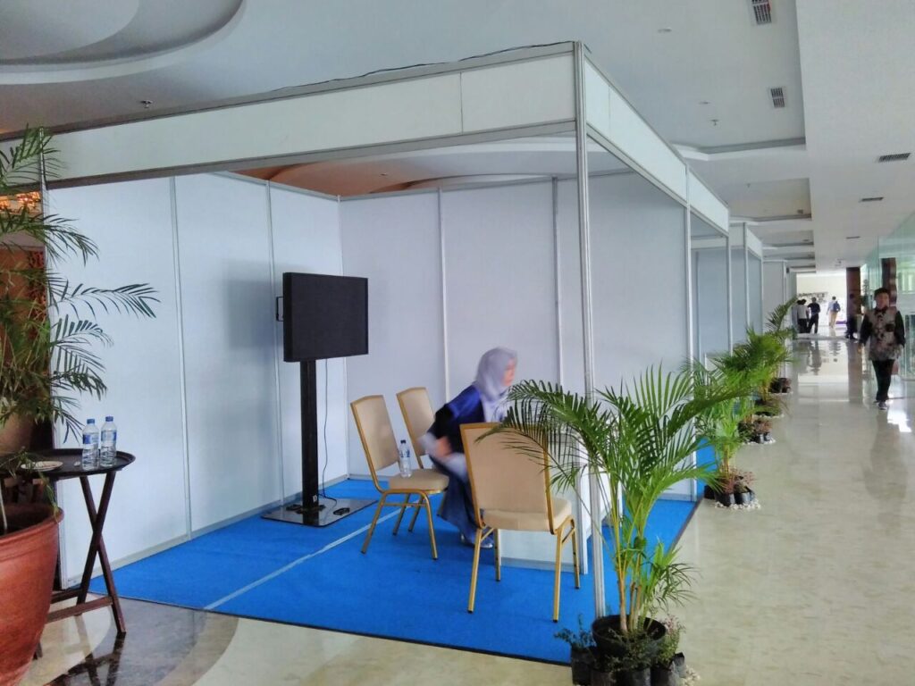 Booth aluminium R8 - Desainstand