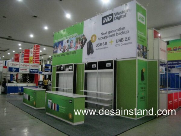 Stand spesial R8 - Desainstand